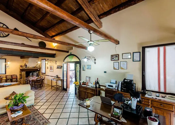 Hotel La Rocchetta 2*